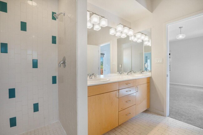 Building Photo - 3936 Silver Ave SE