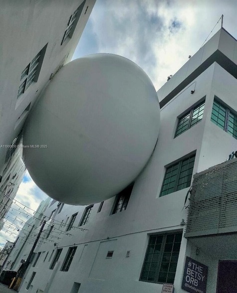 Building Photo - 1685 Jefferson Ave