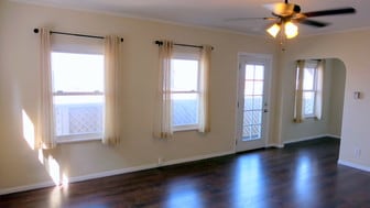 Building Photo - 3607 Crest Dr