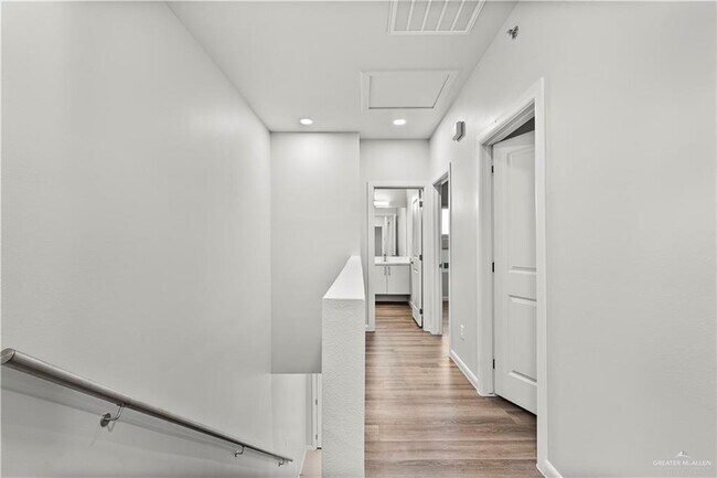 Building Photo - 28 Vanessa Ln
