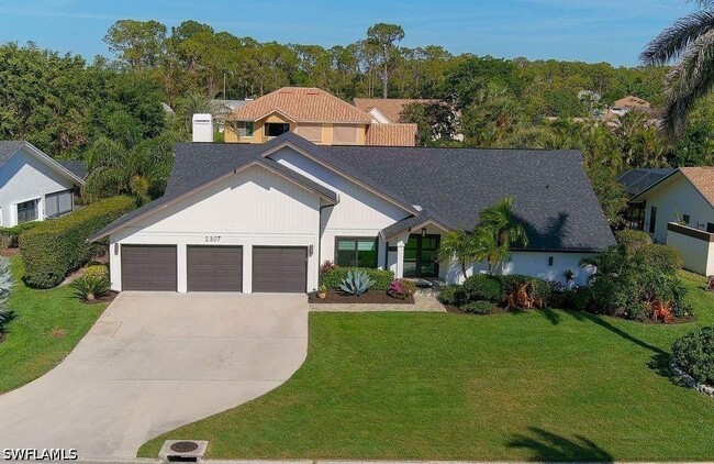 Building Photo - 2307 Queens Way