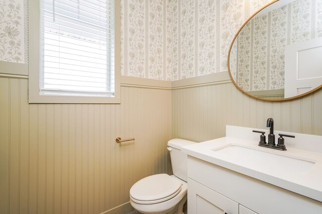 Building Photo - Spacious 4 Bed, 2.5 Bath Home with Central Air & 2-Car Garage! - Available NOW!