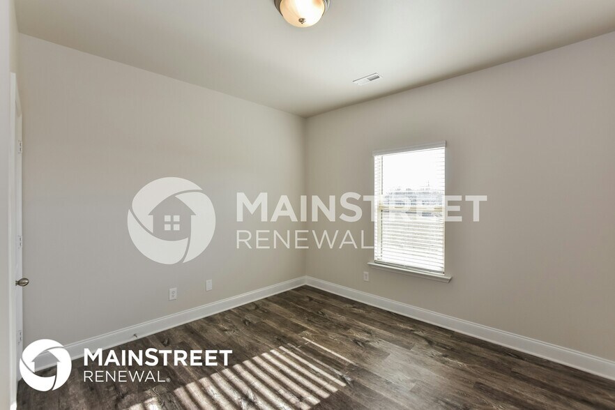 Building Photo - 303 Addison Ct