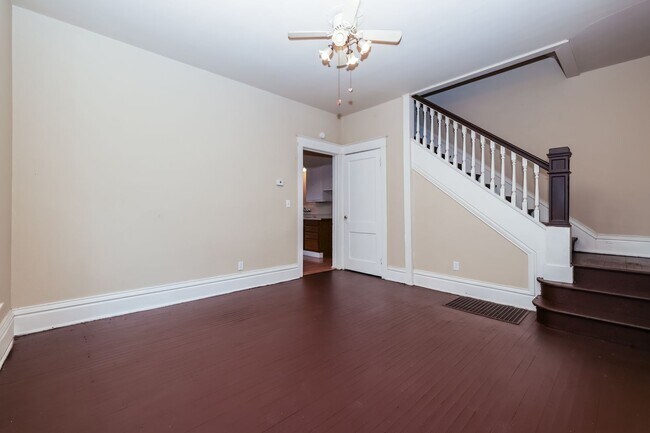 Building Photo - 557/559 E Madison Ave