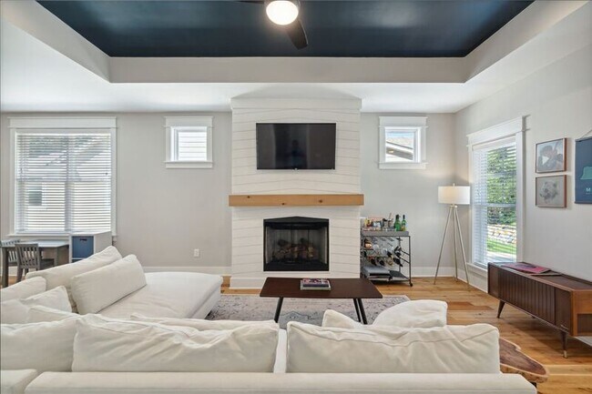 Building Photo - 319 Williford St