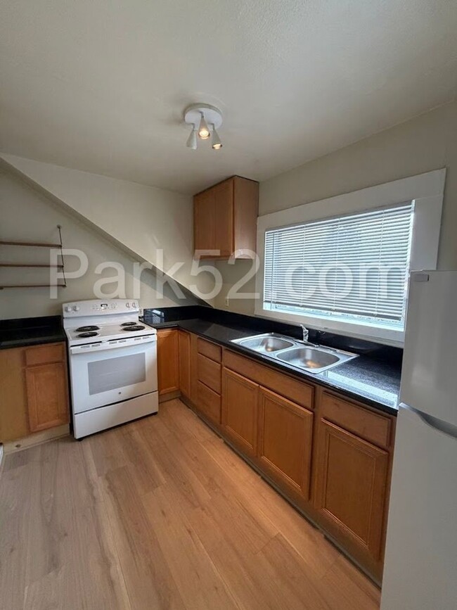 Building Photo - 1711 S 9th St