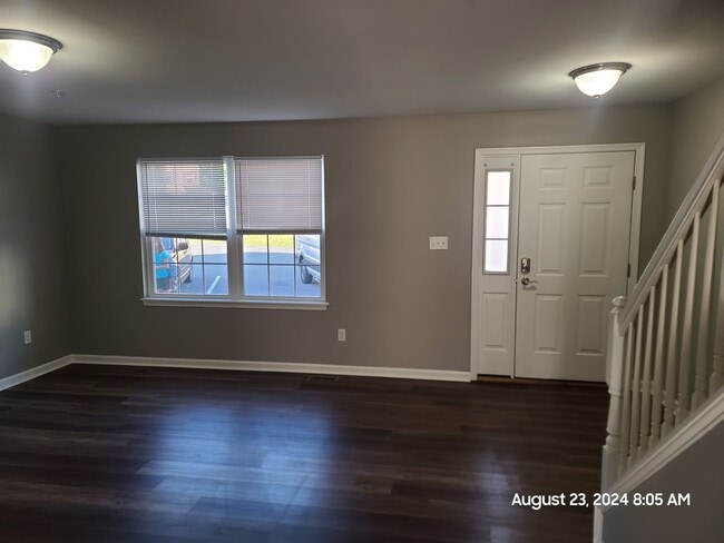 Building Photo - 3 Bedroom Townhouse For Rent in Waynesboro