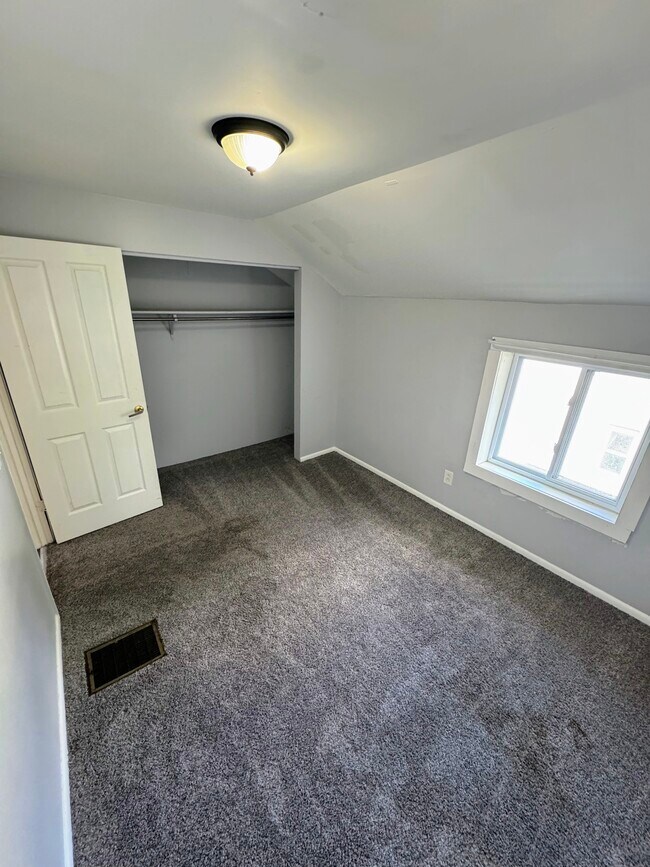 Building Photo - 15 Thorpe St