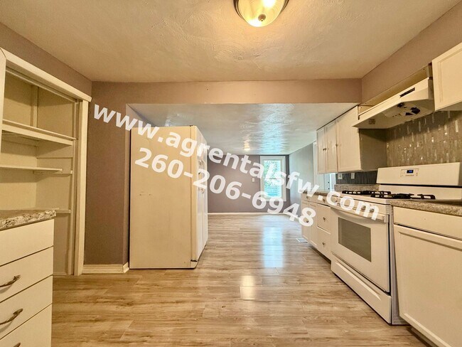 Building Photo - 2122 Olladale Dr