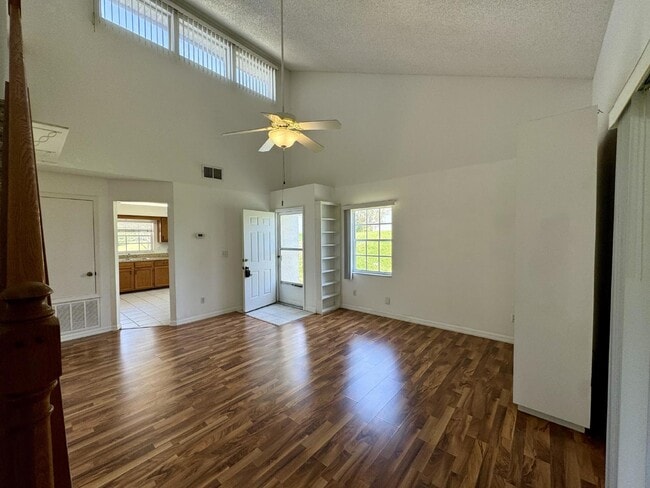 Building Photo - Charming 2-Bedroom Home in Clermont, FL (55+ Community)