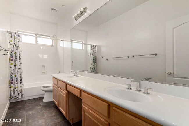 Building Photo - 10573 E Sheena Dr