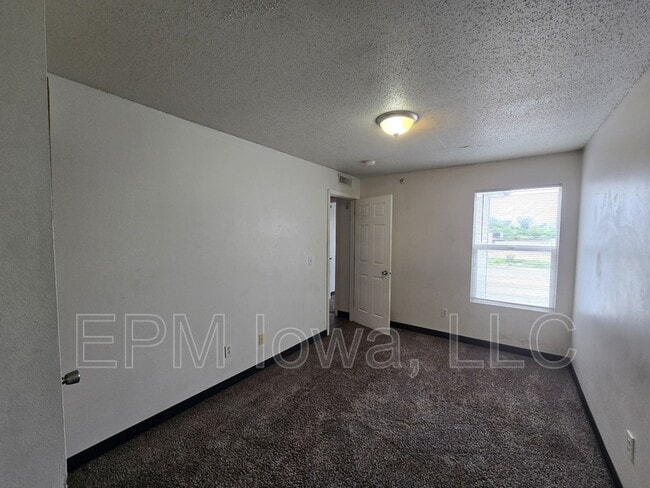 Building Photo - 60 Miller Ave SW
