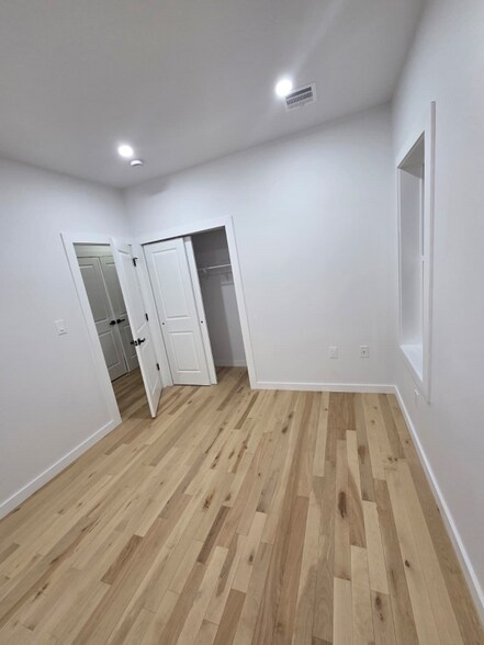 Building Photo - 13 Voorhees St