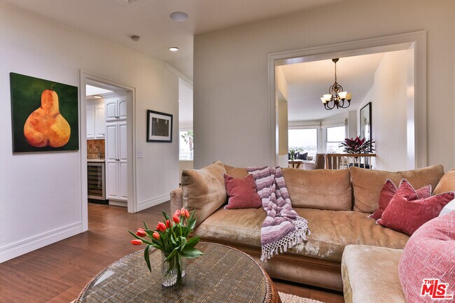 Building Photo - 218 Montreal St