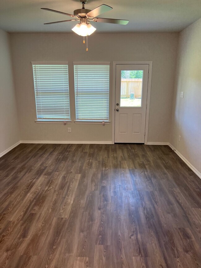 Building Photo - 26010 Emory Holw Dr