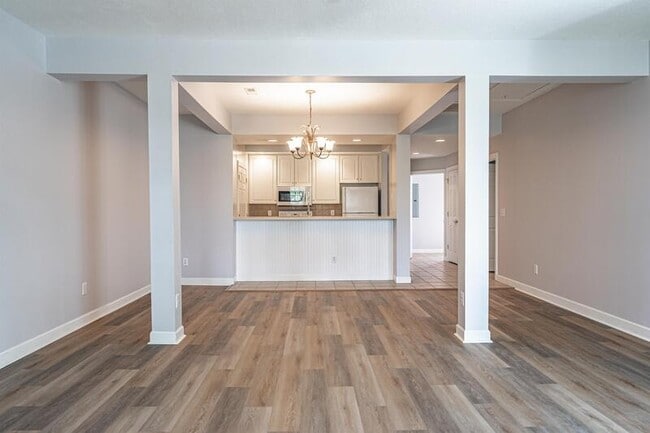Building Photo - 1733 Woodbrooke Dr