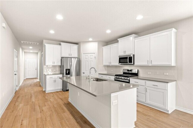 Building Photo - 1607 Denesa Dr