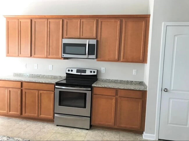 Building Photo - 2405 Bearded Iris Ln