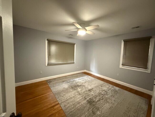 Building Photo - 712 S 4th Ave