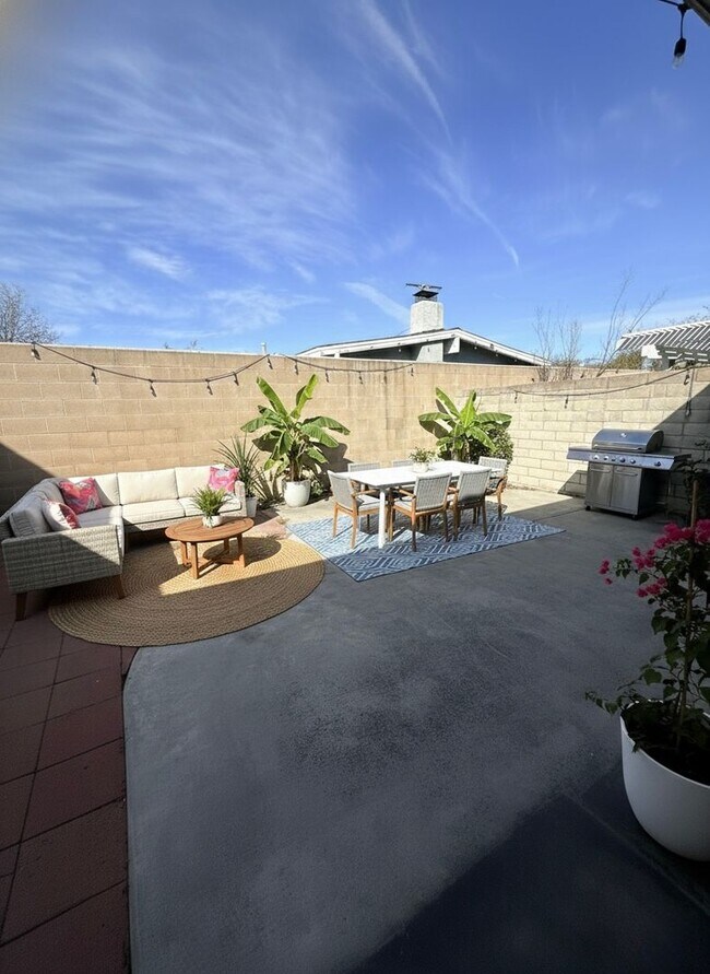 Building Photo - Private 2 Bed 2 Bath Single-Story Living in West Anaheim