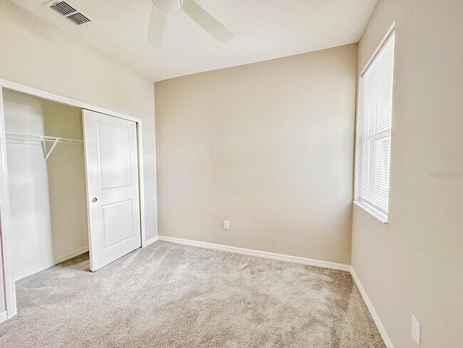 Building Photo - Gorgeous 4 Bed 2 Bath Home!