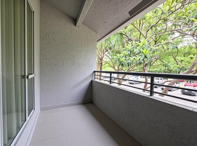 Building Photo - 641 Lyons Rd