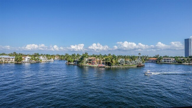 Building Photo - 20191 E Country Club Dr