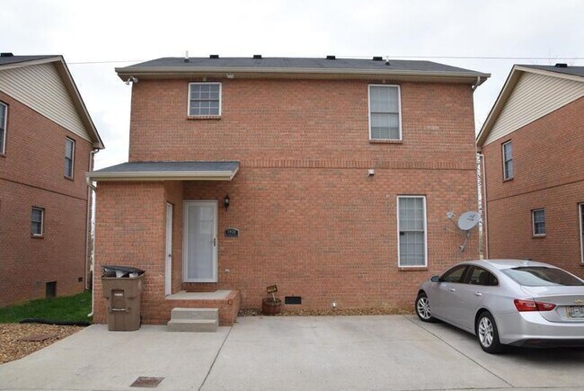 Building Photo - 3 bed, 2.5 bath brick home across from Ted Rhodes Golf Course