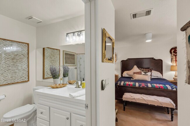 Building Photo - 2549 N Palo Santo Dr