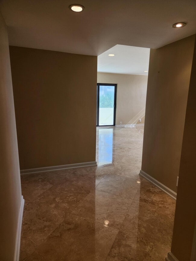 Building Photo - 1501 S Flagler Dr