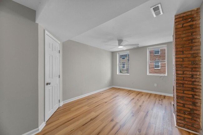 Building Photo - 207 S Regester St