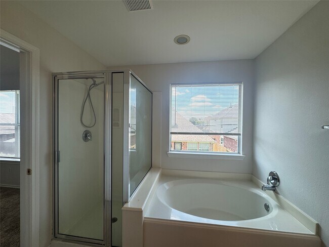 Building Photo - 5715 Vinemont Ln