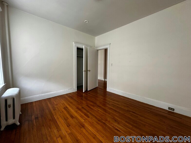 Building Photo - 229 Kelton St