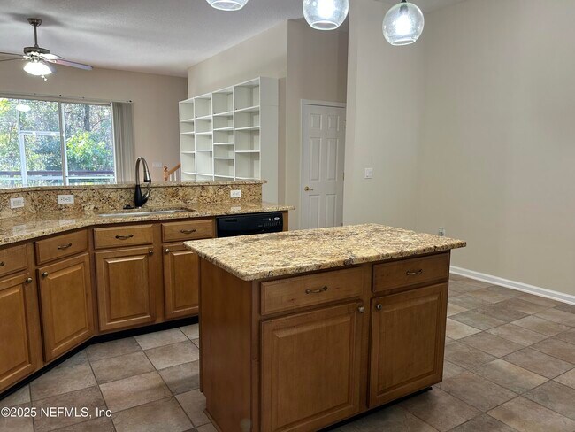 Building Photo - 1630 Majestic View Ln