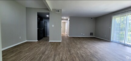 Building Photo - Spacious top floor  2 bedroom 1 bath Apart...