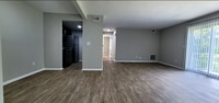 Building Photo - Spacious top floor  2 bedroom 1 bath Apart...