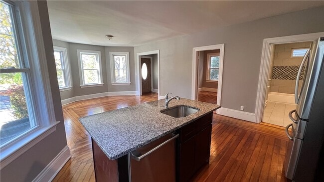 Building Photo - 93 Raymond St