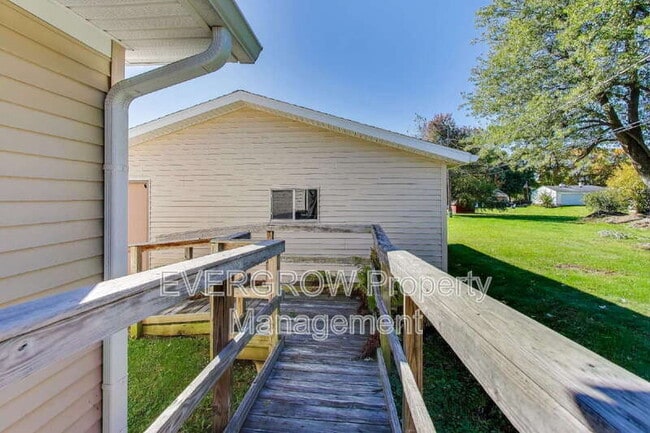 Building Photo - 705 Orchard Ln