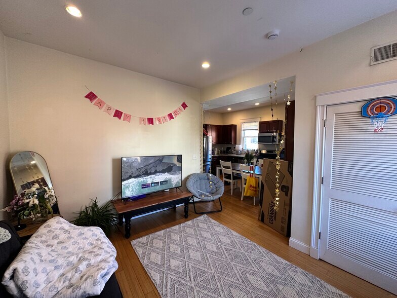 Building Photo - 1625 Tremont St