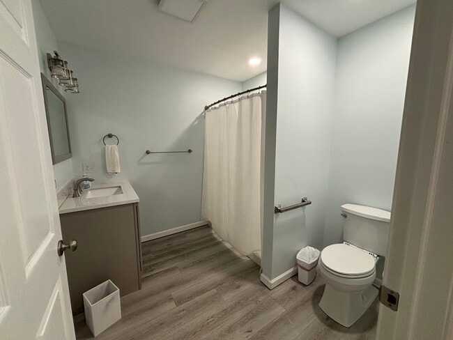 Building Photo - 605 Highland Ave