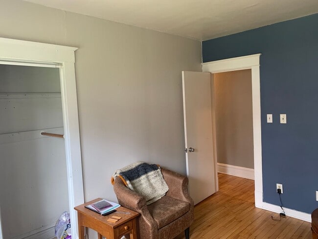 Building Photo - Duluth, MN - 3-bedroom - 2 bathroom - Sing...