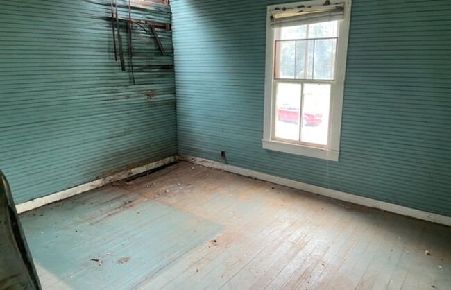 Building Photo - Historic Property! - $290 Month / $600 Down