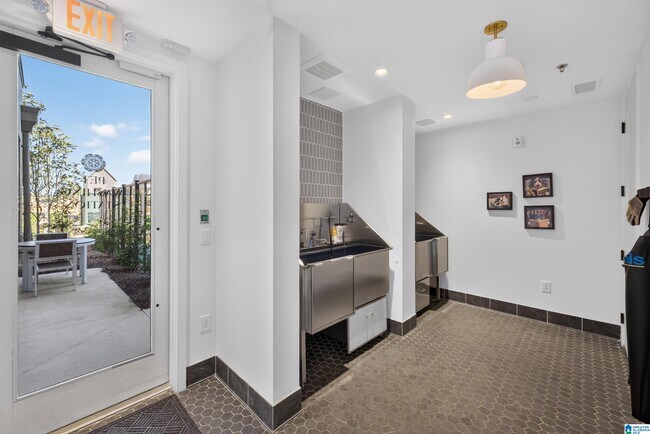 Building Photo - 4764 Silas Ave