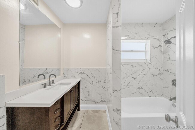 Building Photo - 4921 NW 39th St