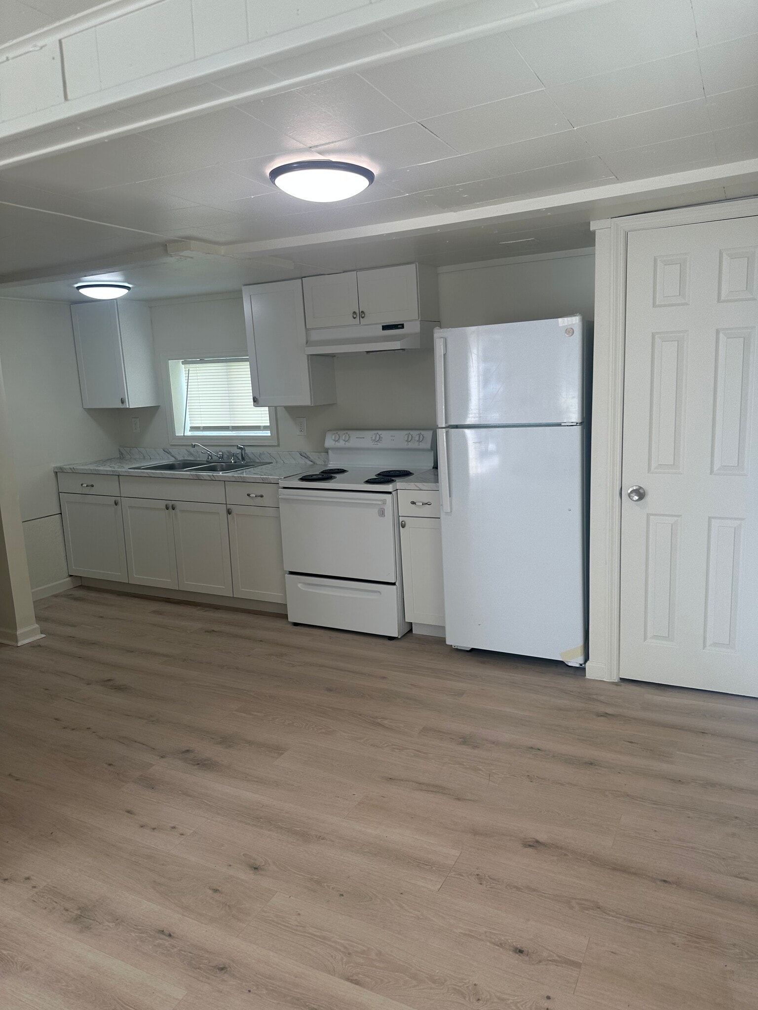 Building Photo - 327 Landau Dr