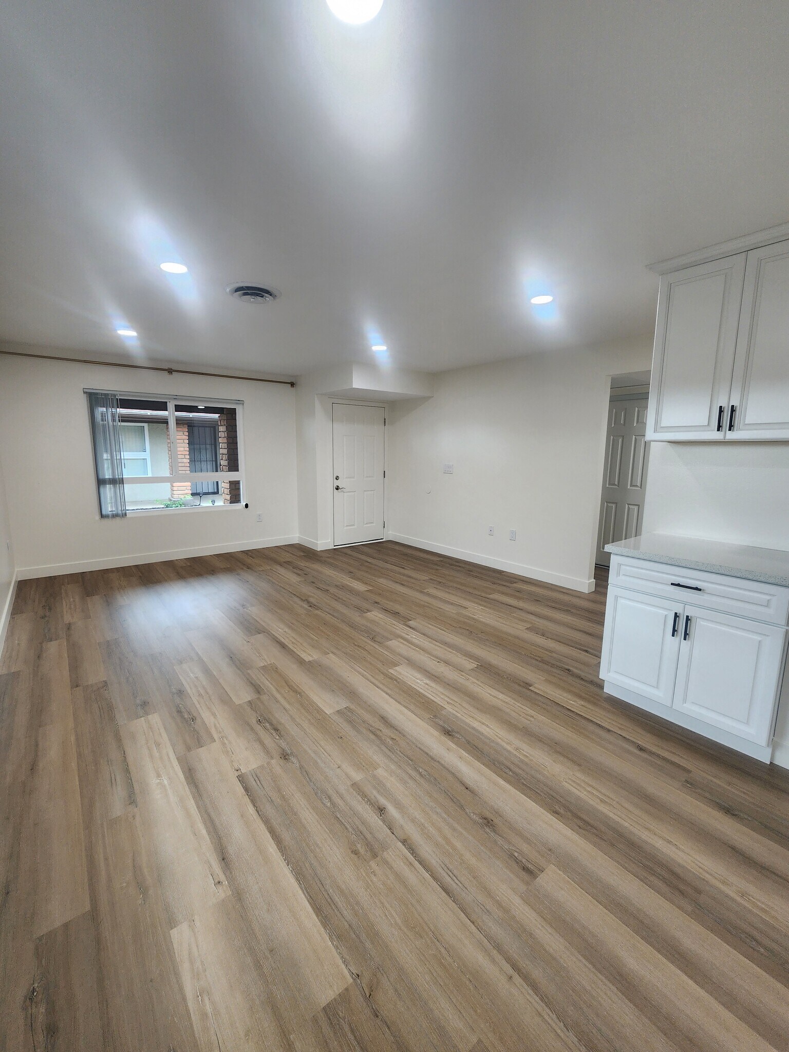 Living & Dining Room - 431 S Simpson Ave