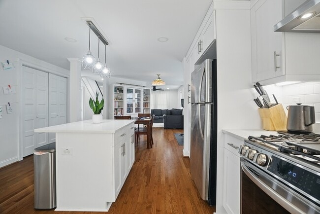 Building Photo - 535 37th St