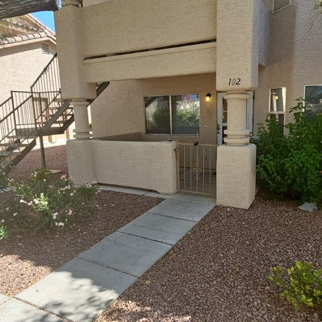 Primary Photo - Modern 2-Bed Condo in a Gated Community!