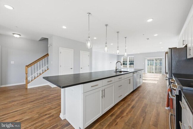 Building Photo - 9701 Tealbriar Dr