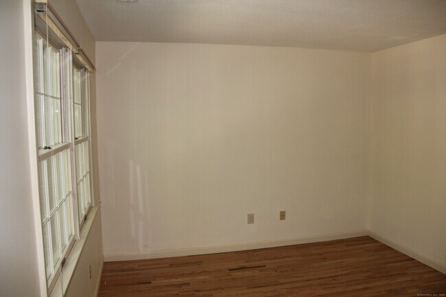 Building Photo - 45 Tunxis Village